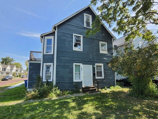 2033 W 98th St in Cleveland, OH - Building Photo - Building Photo