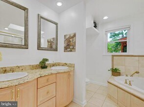 12900 Glynis Rd in Clinton, MD - Building Photo - Building Photo
