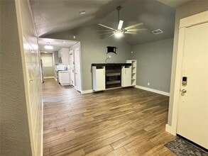 4947 Regal Bluff in Mesquite, TX - Foto de edificio - Building Photo