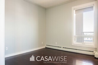 10152-2104 104 St NW in Edmonton, AB - Building Photo - Building Photo