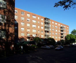 Hyde Park in Stamford, CT - Building Photo - Building Photo