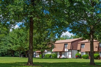 Somerset Mews in Somerset, NJ - Foto de edificio - Building Photo