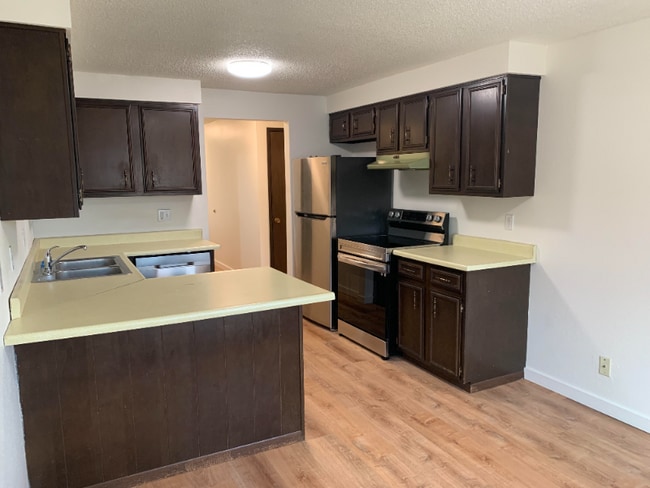 116 1st Ave W in Omak, WA - Foto de edificio - Building Photo