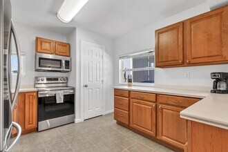 612 Mockingbird Dr in Canyon Lake, TX - Foto de edificio - Building Photo