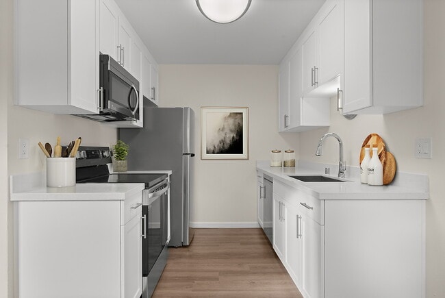 Hacienda at Camarillo Oaks in Camarillo, CA - Building Photo - Building Photo