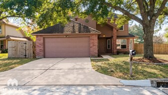 11702 Brettwood Cir in Houston, TX - Building Photo
