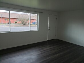 202-204 Ecols St S in Monmouth, OR - Building Photo - Building Photo