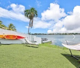 2421 SW 58th Manor in Fort Lauderdale, FL - Building Photo - Building Photo