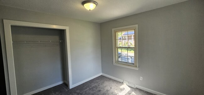 884 E Greenway Ct in Derby, KS - Building Photo - Building Photo