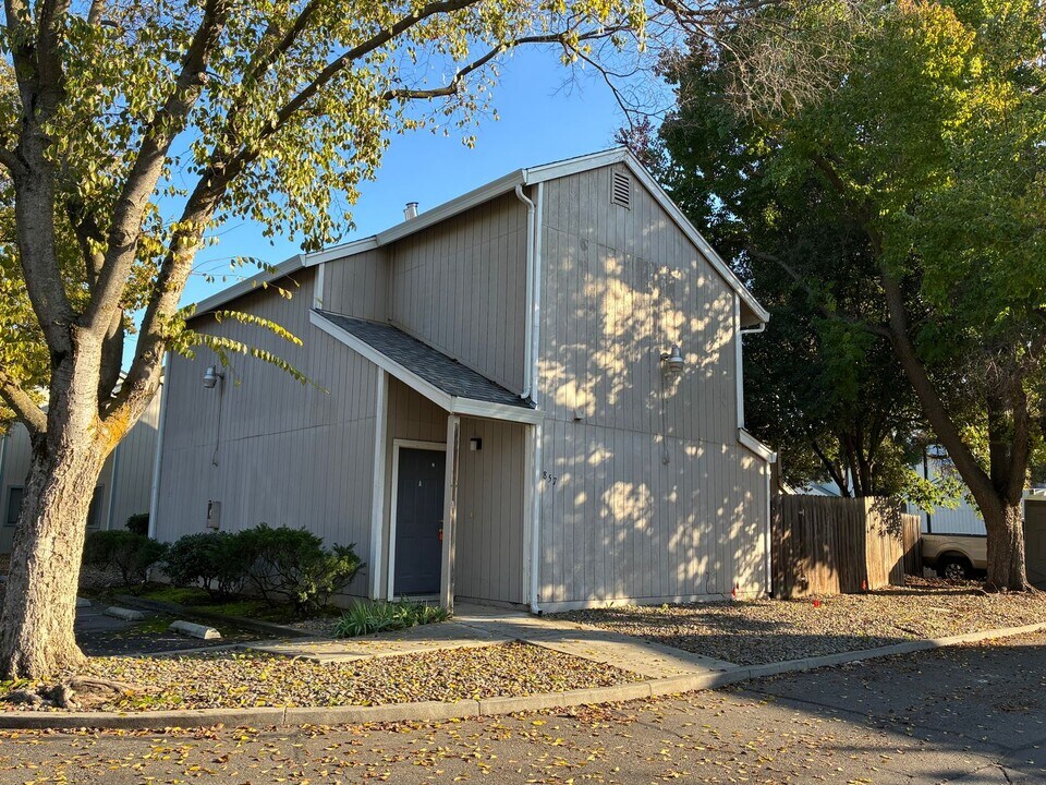 857 Adams Terrace in Davis, CA - Building Photo