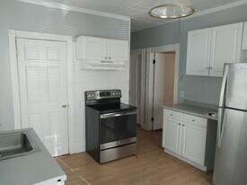 33 Cherry St, Unit 1 in Lynn, MA - Building Photo