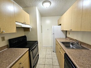 1215 Benoist Farms Rd in West Palm Beach, FL - Building Photo - Building Photo
