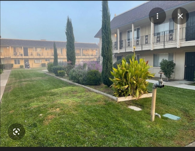 property at 2421 Country Club Blvd