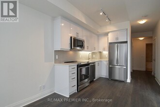 17-817 Zorra St in Toronto, ON - Building Photo - Building Photo