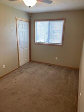950 Wescott Trail in Eagan, MN - Foto de edificio - Building Photo