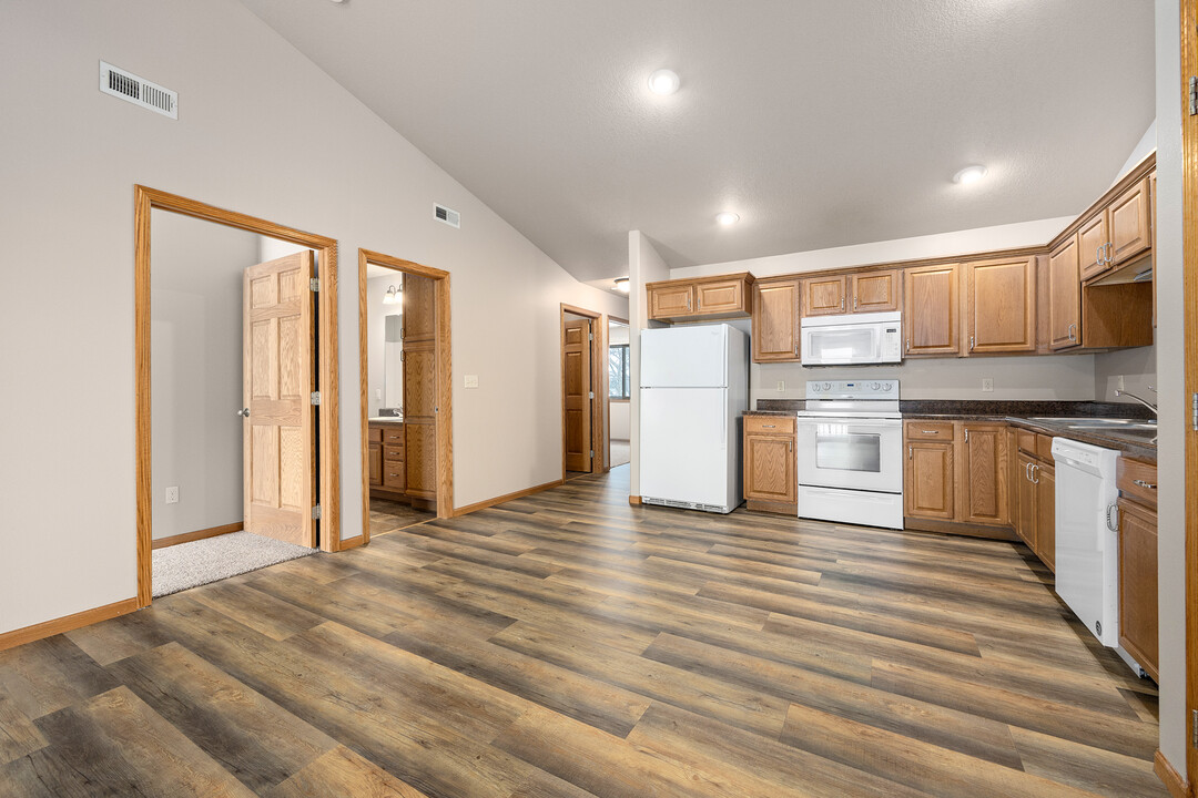 Fifth Street Apartments & Townhouses in Hartford, SD - Building Photo