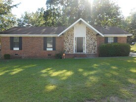 2825 Crosscreek Rd in Hephzibah, GA - Building Photo
