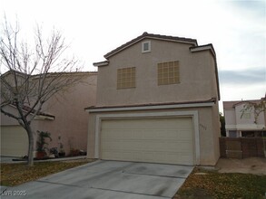 5371 Hanging Tree Ln in Las Vegas, NV - Building Photo - Building Photo