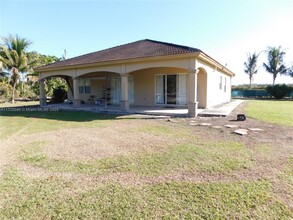 21800 SW 184th Pl in Miami, FL - Building Photo - Building Photo