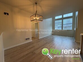 2155 Bobs Hollow Ln in Dupont, WA - Building Photo - Building Photo