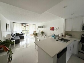 20500 W Country Club Dr in Aventura, FL - Building Photo - Building Photo