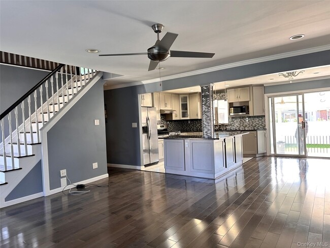 316 S Oyster Bay Rd in Syosset, NY - Building Photo - Building Photo