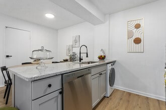 Robin Hill Apartments in Kansas City, MO - Building Photo - Building Photo