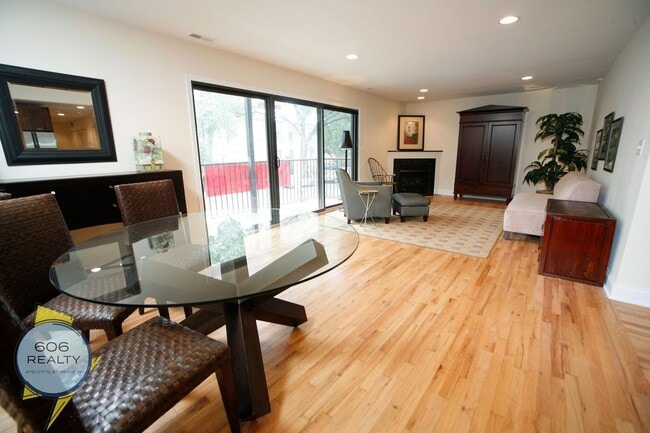 6954 N Greenview Ave in Chicago, IL - Building Photo - Building Photo