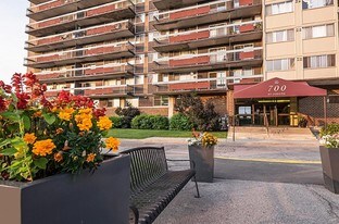 Le 700 St Joseph Apartments