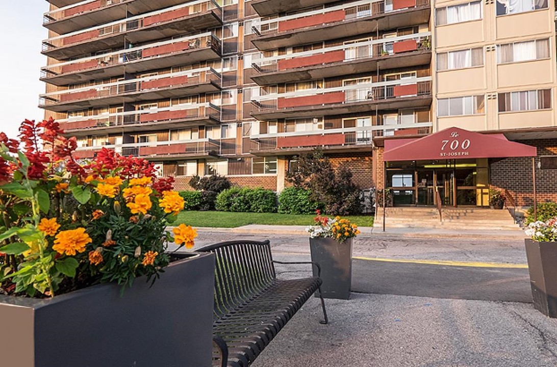 Le 700 St Joseph in Gatineau, QC - Building Photo