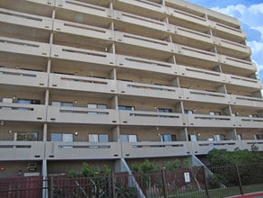 Fresno Silvercrest in Fresno, CA - Foto de edificio - Building Photo