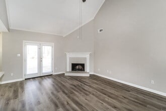 8690 Sandy Hill Cove E in Memphis, TN - Building Photo - Building Photo