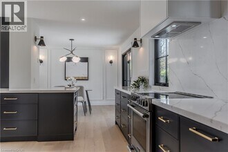 3029 Eva Dr in Burlington, ON - Building Photo - Building Photo