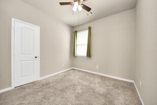 17630 Holroyd Rd in Atascocita, TX - Building Photo