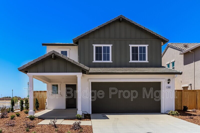 2033 Stargate Dr in Roseville, CA - Building Photo