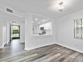 4951 Pepper Cir in Naples, FL - Building Photo