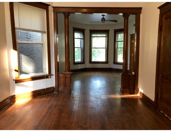 1227 N Rockwell St, Unit 2 in Chicago, IL - Foto de edificio - Building Photo