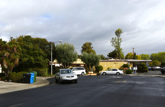 Mark II Apartments in Santa Clara, CA - Foto de edificio - Building Photo