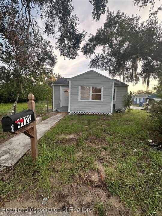 4722 4th St in Sebring, FL - Building Photo