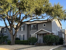 430 Bryn Mawr Dr in San Antonio, TX - Building Photo