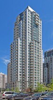21 Hillcrest Ave in Toronto, ON - Building Photo