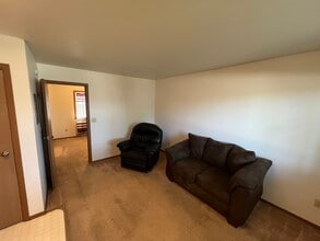 1203 34th St Cir S in Moorhead, MN - Building Photo - Building Photo