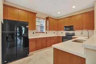 1033 NE 17th Way, Unit 805 in Fort Lauderdale, FL - Building Photo - Building Photo