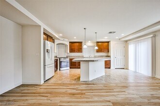 6745 Philharmonic Ave in Las Vegas, NV - Building Photo - Building Photo