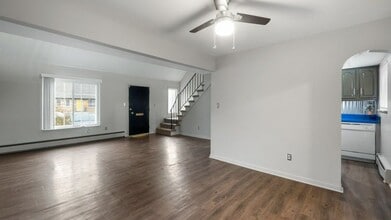 Sunrise Utica in Utica, MI - Building Photo - Building Photo