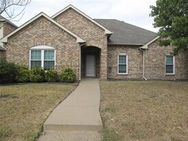 303 Quail Run Rd in Red Oak, TX - Building Photo