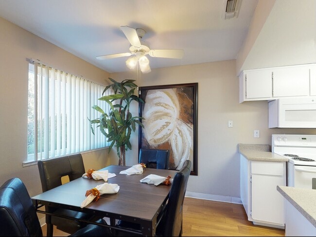 Acacia Apartments in Chico, CA - Building Photo - Building Photo