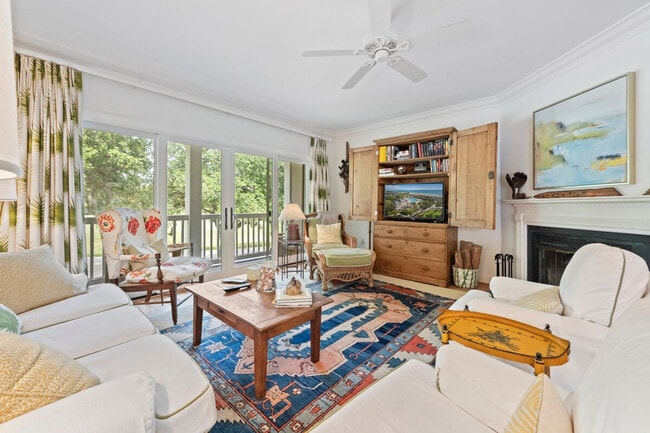 49 Collins Meadow Dr