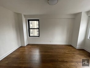 E 88th St in New York, NY - Foto de edificio - Building Photo