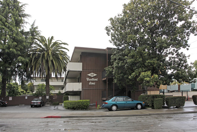 Woodland Arms in Palo Alto, CA - Foto de edificio - Building Photo